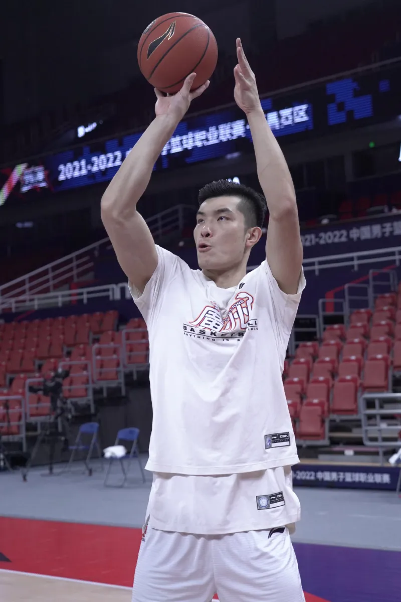 广州队内部会议纪要流出——国际比赛日官宣签约，CBA季后赛使命明确，心理建设被强调的简单介绍