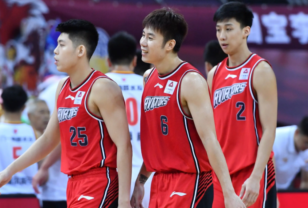 深圳男篮转会期造点机会，志在足总杯名次提升，气氛紧张，训练强度明显提升的简单介绍