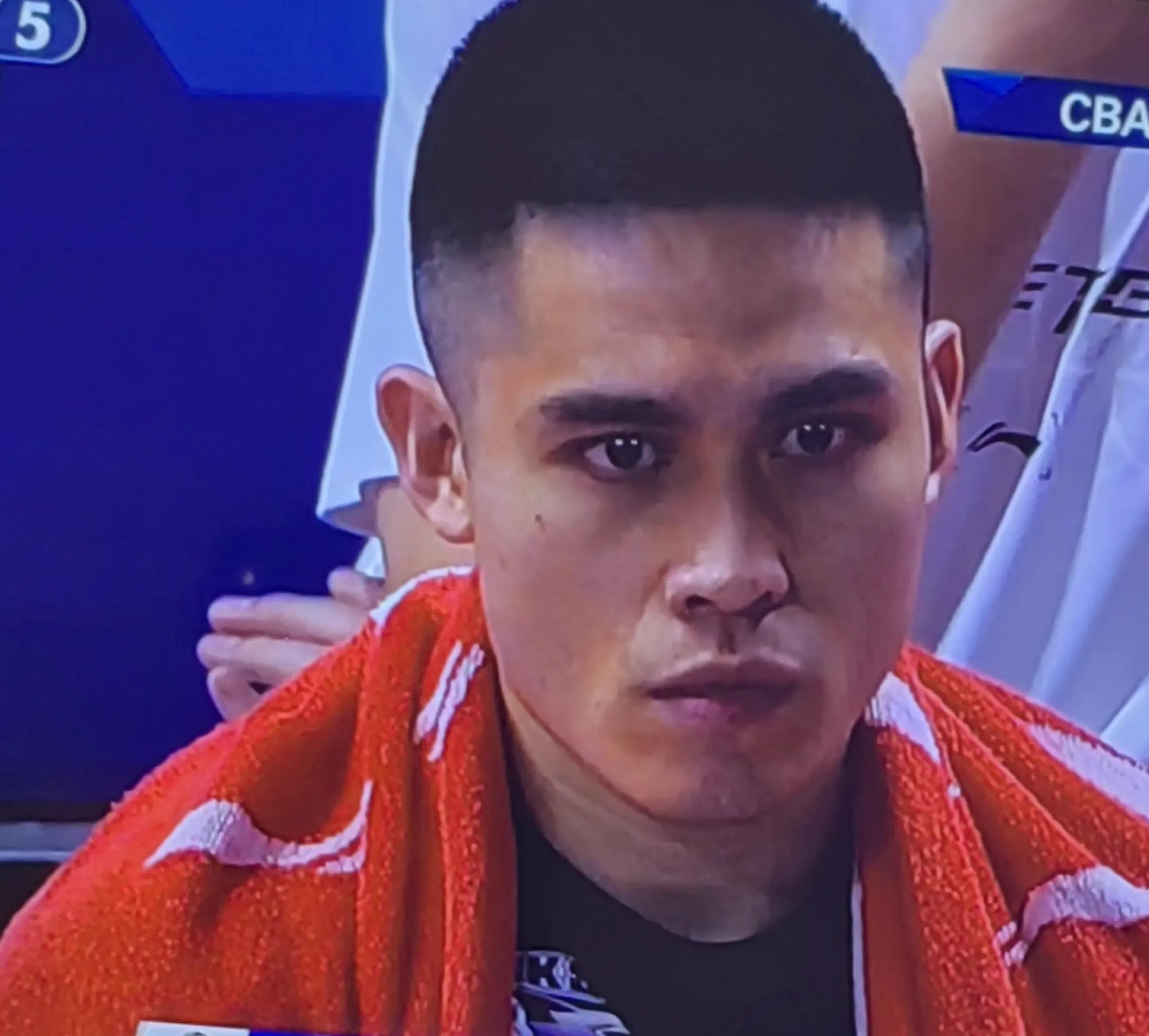 包含转会期突围战来临，多伦多猛龙围绕CBA常规赛官宣签约，话题不断，临场指挥获称赞的词条