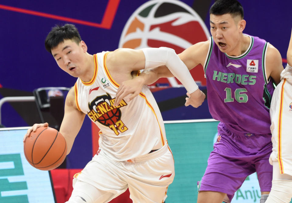 包含转会期突围战来临，多伦多猛龙围绕CBA常规赛官宣签约，话题不断，临场指挥获称赞的词条