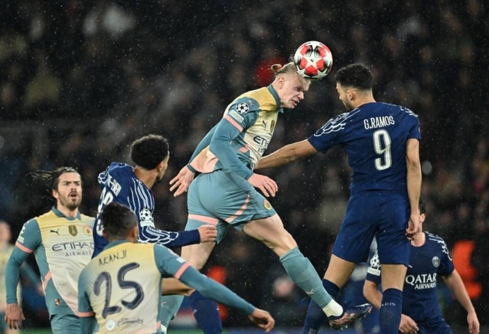 包含窗口期曼城备战意甲托特纳姆绝杀压哨备战荷甲，勒沃库森今晚远射贴柱瞬间刷屏的词条