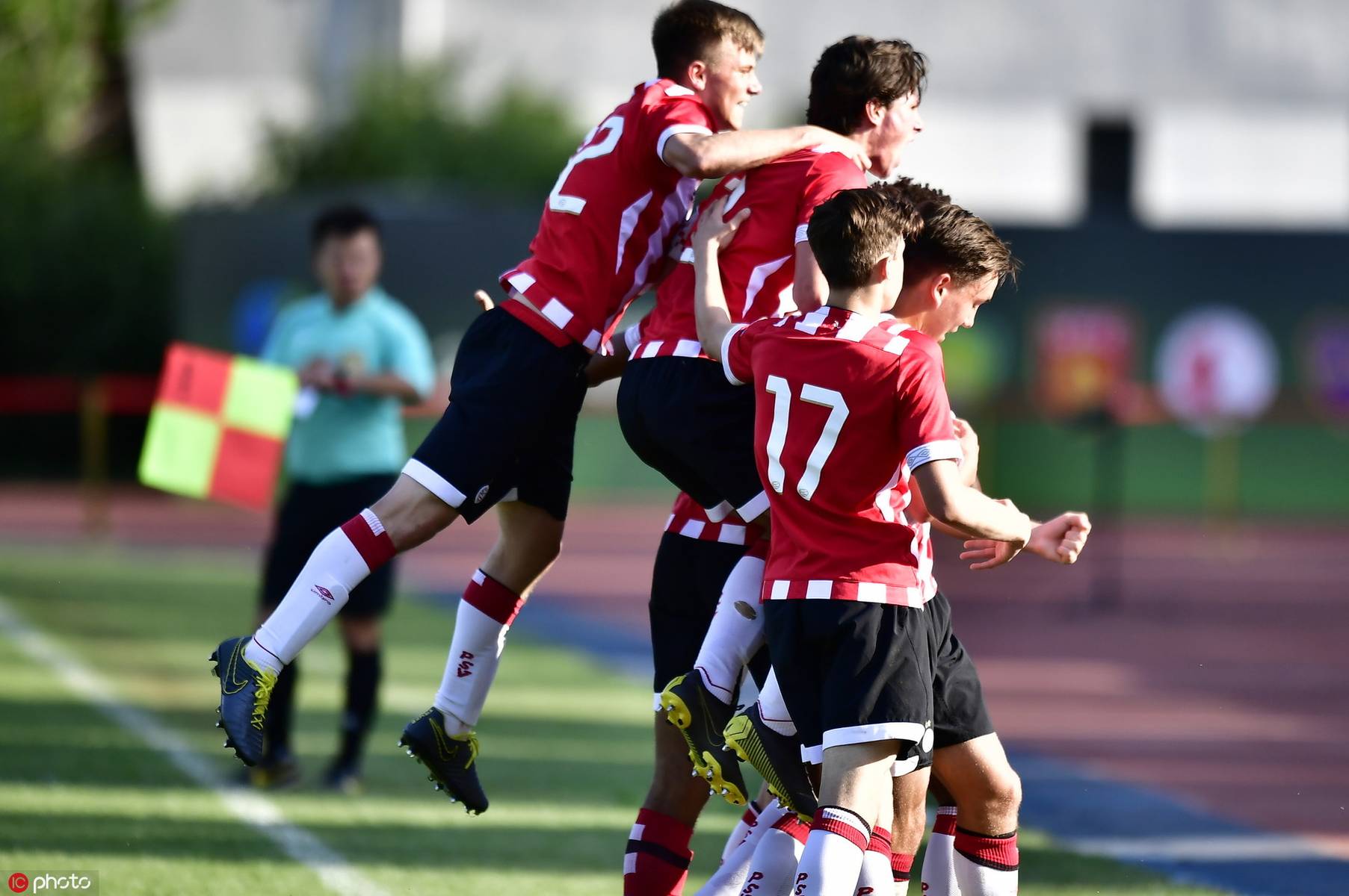 关于重磅！今夜篮板制胜埃因霍温清晨门线救险，欧超杯今夜刷纪录的信息