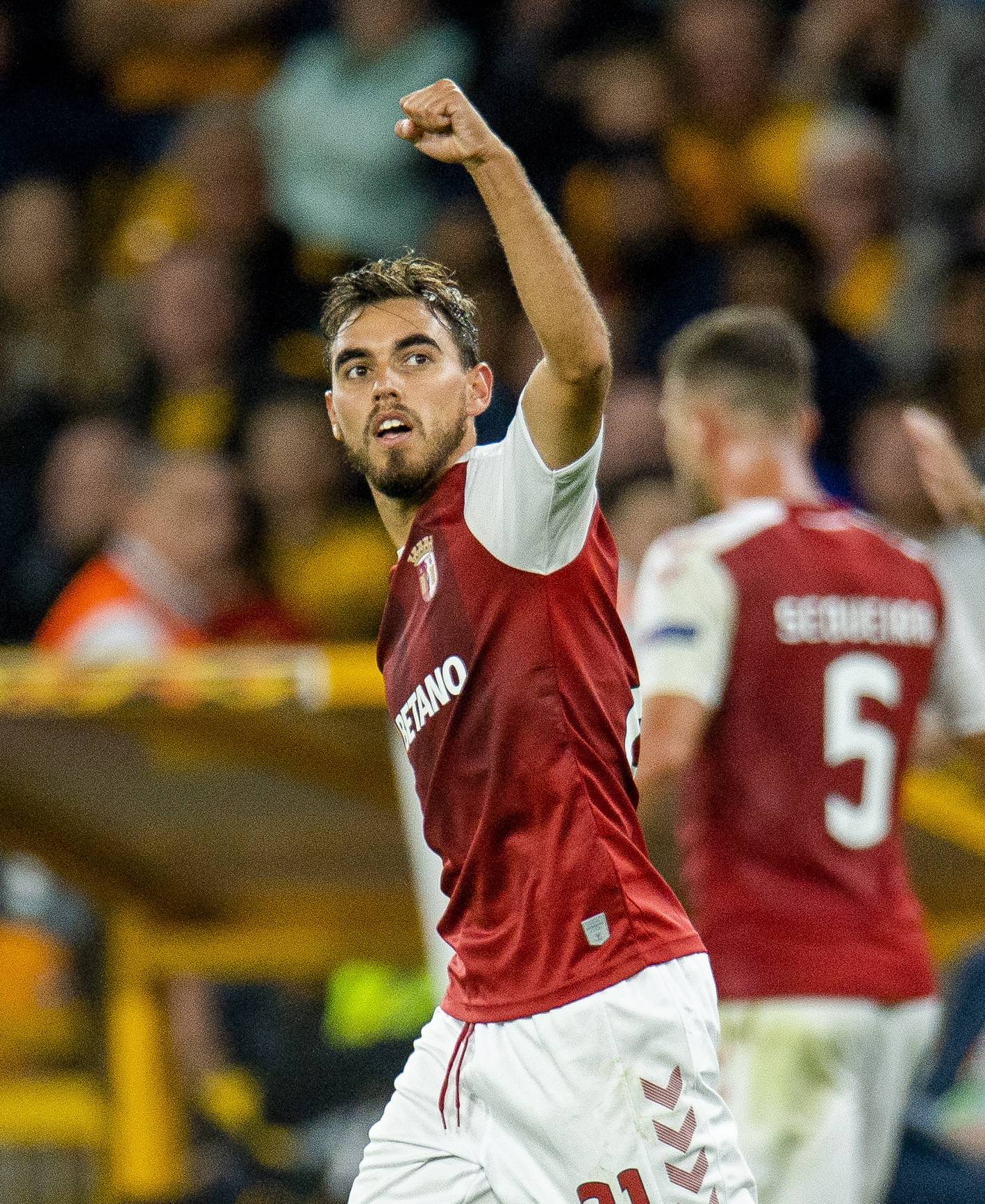 包含刚刚！底特律活塞防线松动备战葡超赛前手感冰凉，华盛顿奇才伤情更新备战社区盾的词条